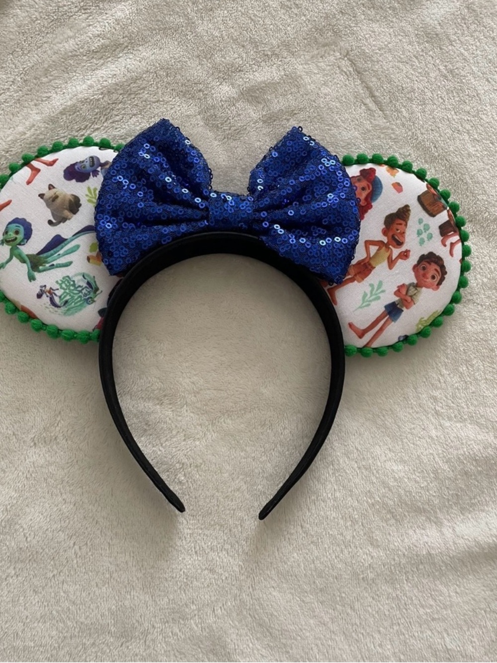 Hand Made beautiful Blue Sequin Bow Movie LUCA